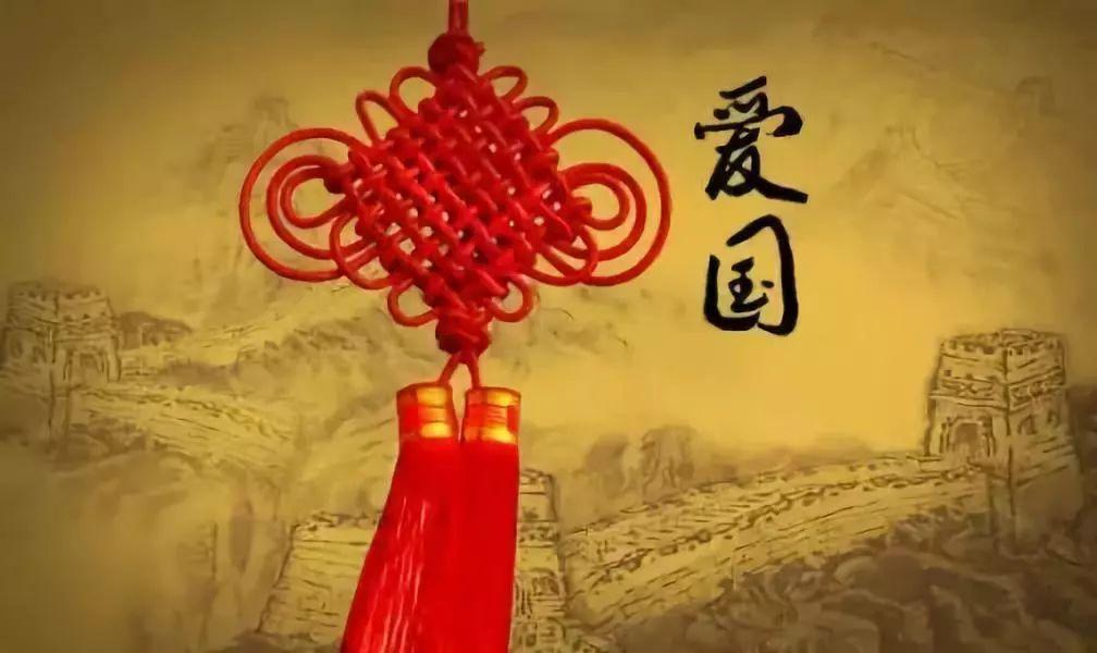 狂追500米后徒手夺刀！监控记录惊险瞬间